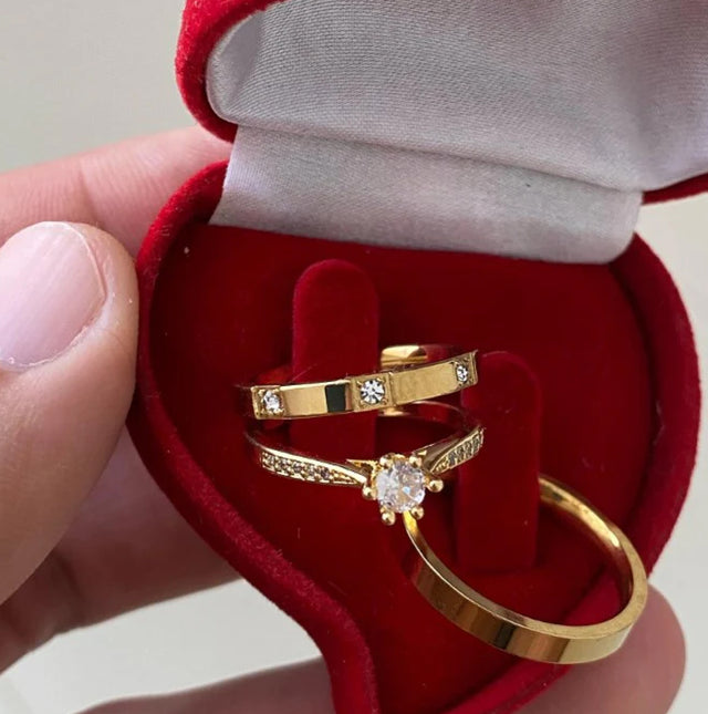 Combo De Aliancas Nova 3 Pedras Banhada A Ouro 18K Com 3Mm Solitario Cravejado