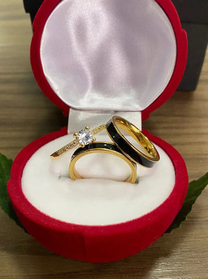 Combo Aliança Tungstênio e Friso Preto solitário cravejado Banhada a Ouro 4mm ( 2 anos de garantia)