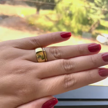 Combo Aliança Banhada Ouro 24k Anatômica 8mm 10 anos de garantia Modelo Irlanda Tradicional + Solitário Liso